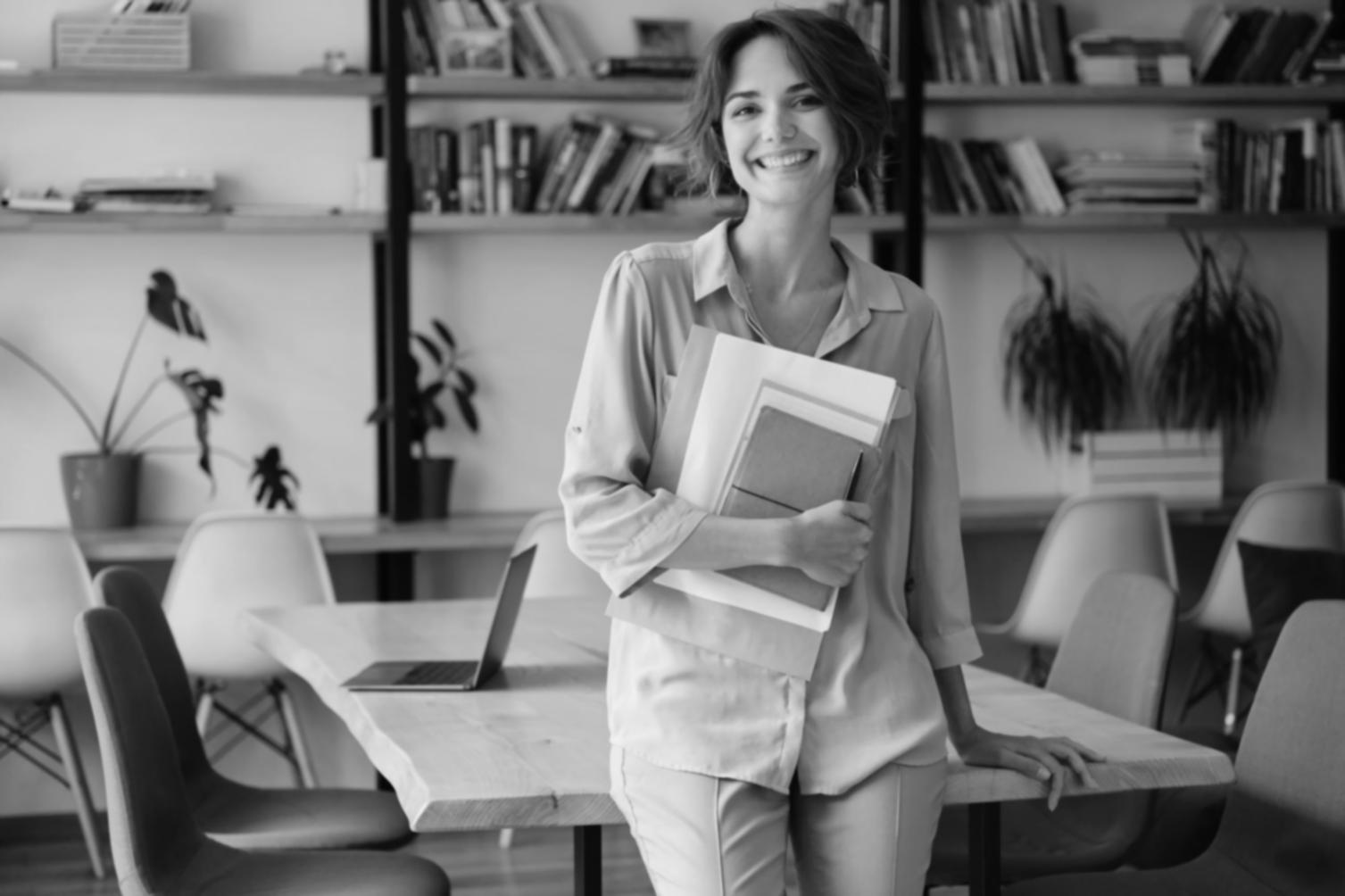 Moderne Büroumgebung mit Finanzanalysen und professioneller Beratungsatmosphäre